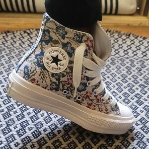 Converse Women's lift platform floral tapestry High-Top Sneakers size 5